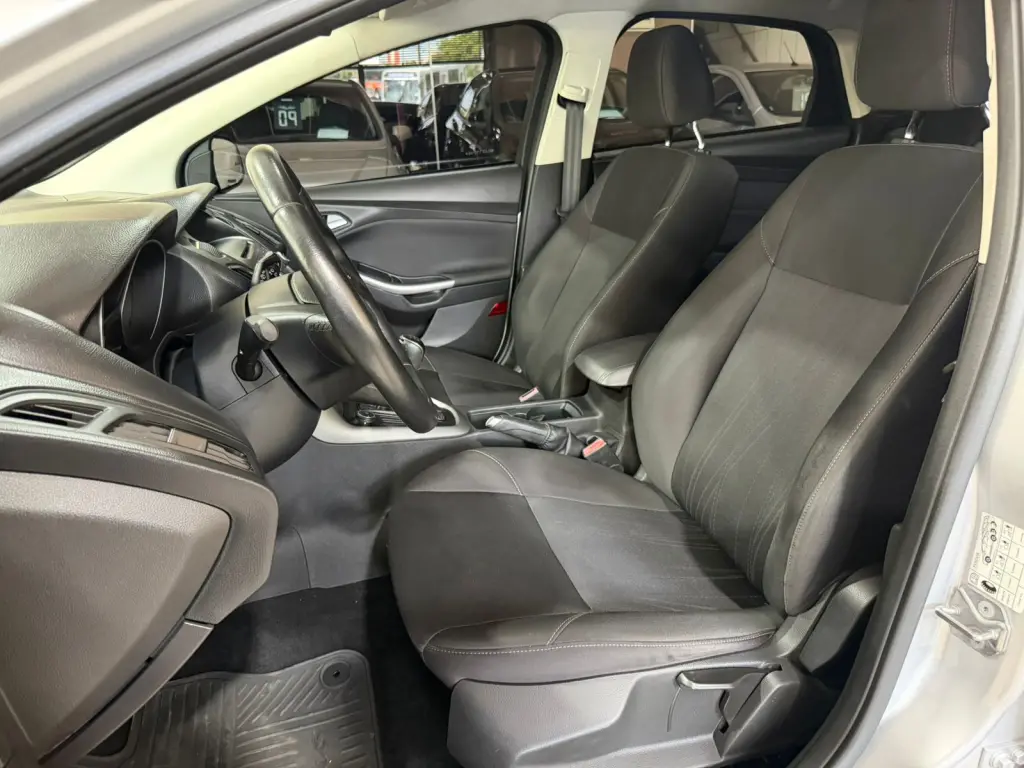 FORD Focus Hatch - Foto