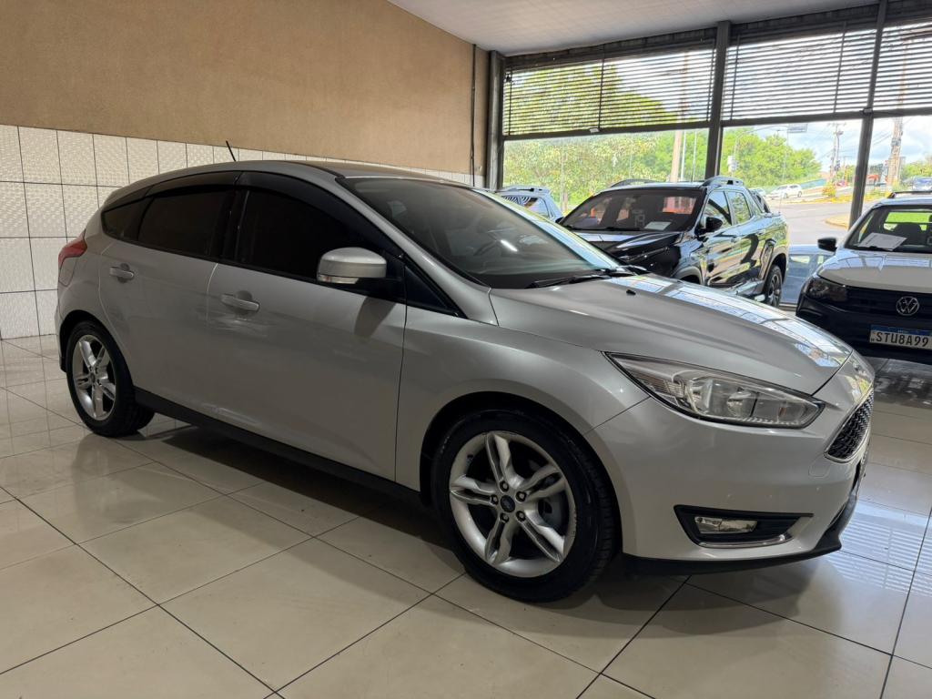 FORD Focus Hatch - Foto