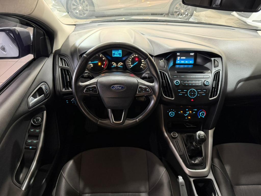 FORD Focus Hatch - Foto