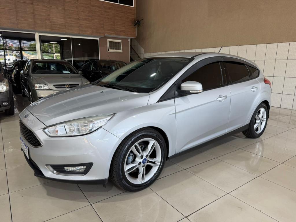 FORD Focus Hatch - Foto