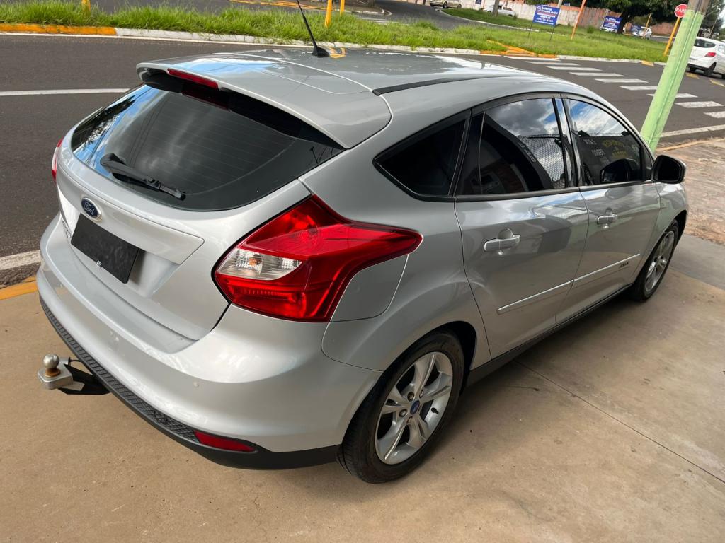 FORD Focus Hatch - Foto