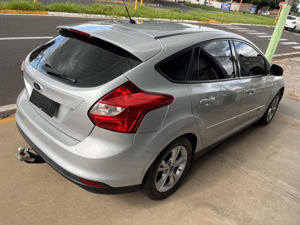 FORD Focus Hatch - Foto