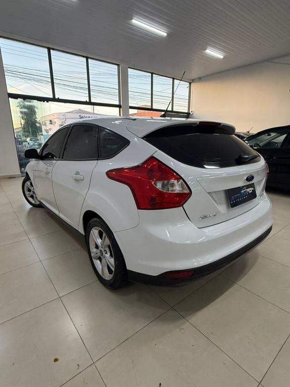 FORD Focus Hatch - Foto