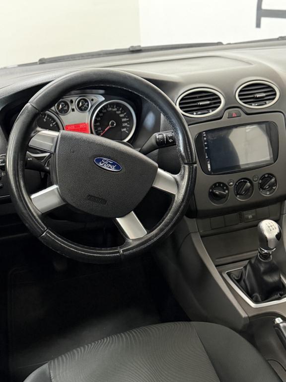 FORD Focus Hatch - Foto