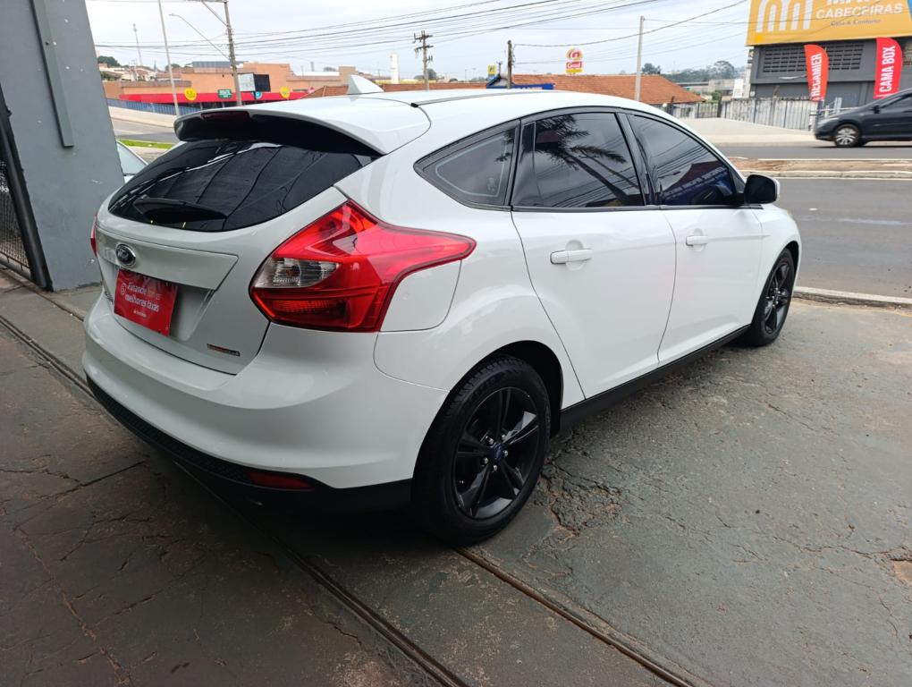 FORD Focus Hatch - Foto