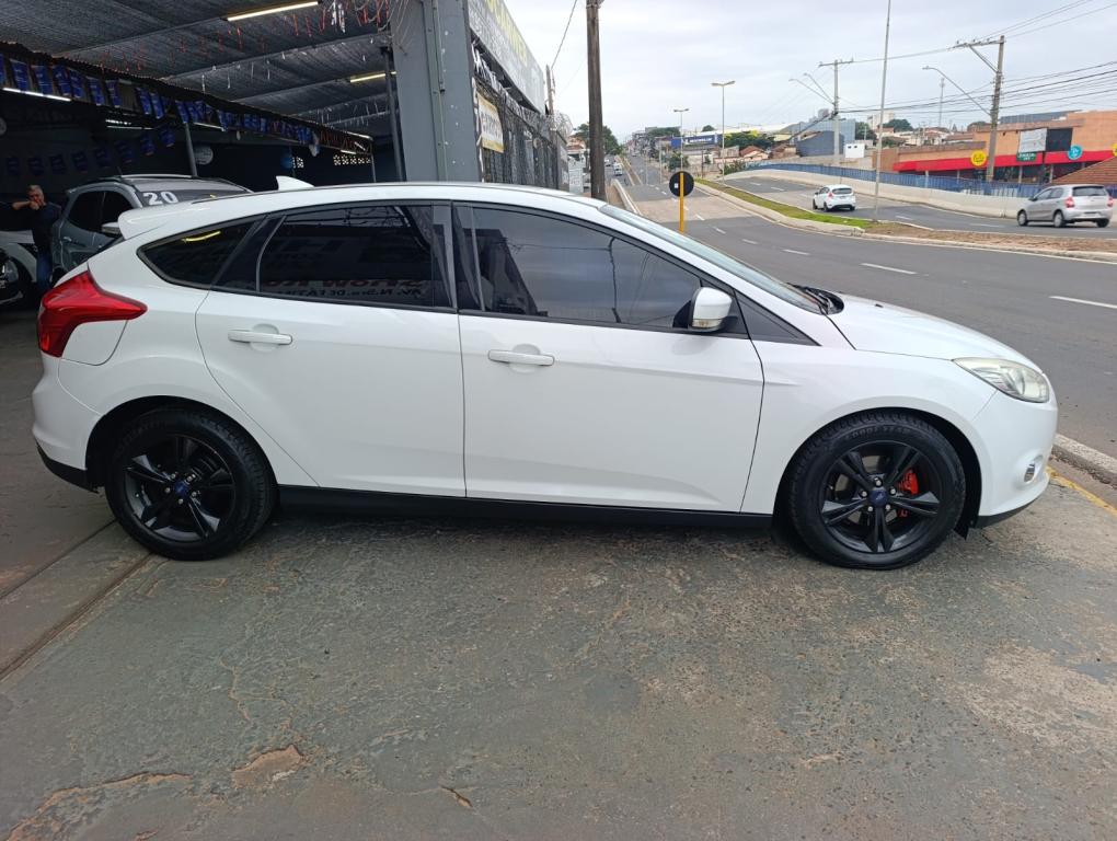FORD Focus Hatch - Foto