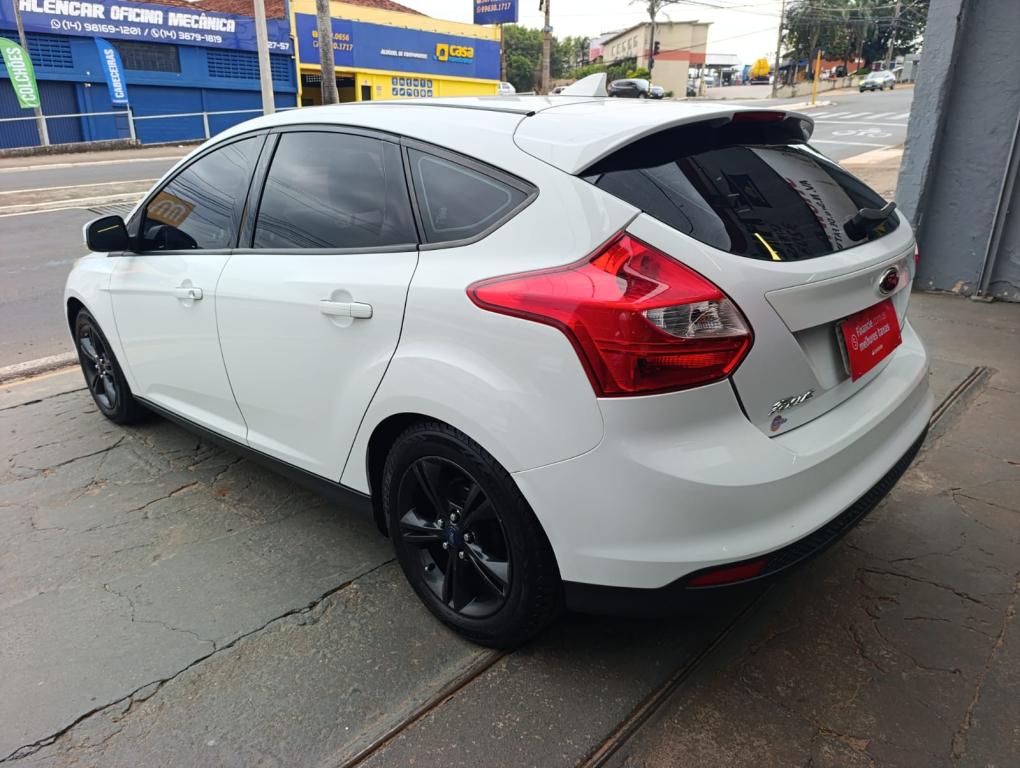 FORD Focus Hatch - Foto