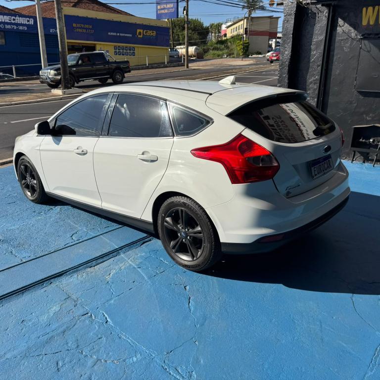 FORD Focus Hatch - Foto