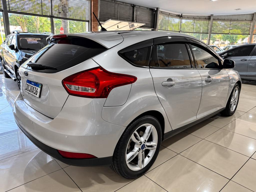 FORD Focus Hatch - Foto