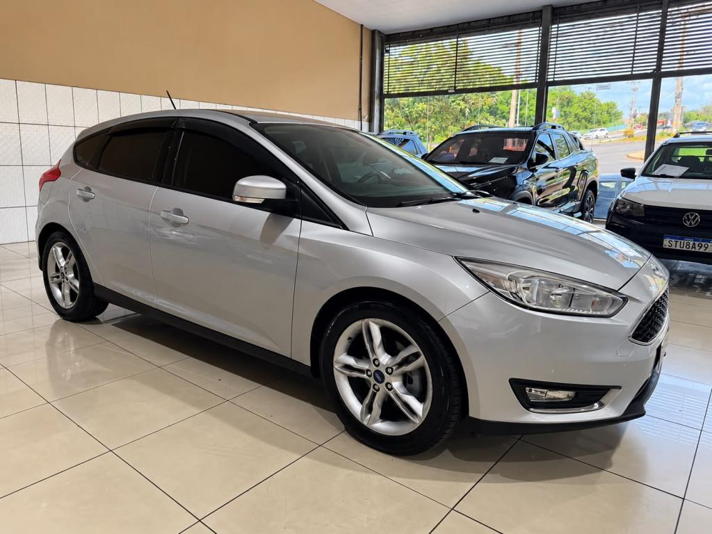 FORD Focus Hatch - Foto