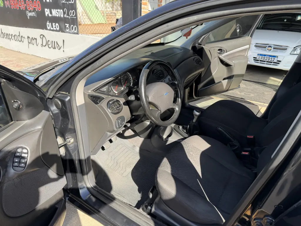 FORD Focus Hatch - Foto