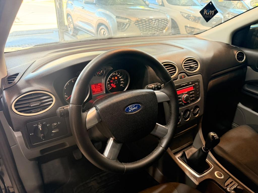 FORD Focus Hatch - Foto