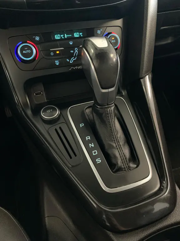 FORD Focus Hatch - Foto