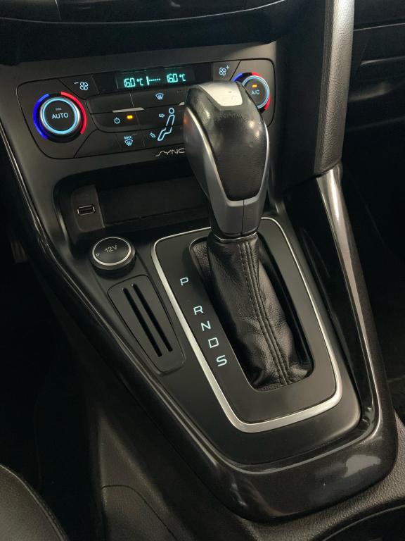 FORD Focus Hatch - Foto