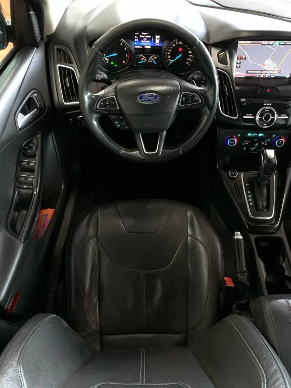 FORD Focus Hatch - Foto