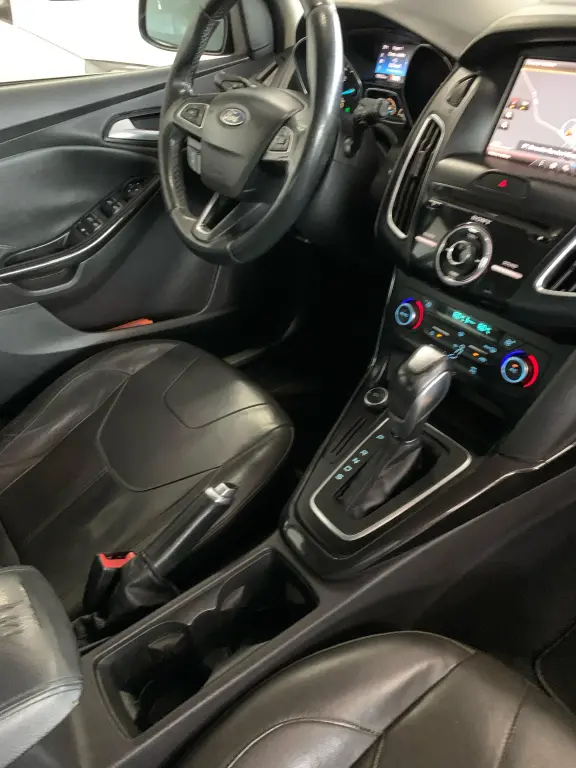 FORD Focus Hatch - Foto