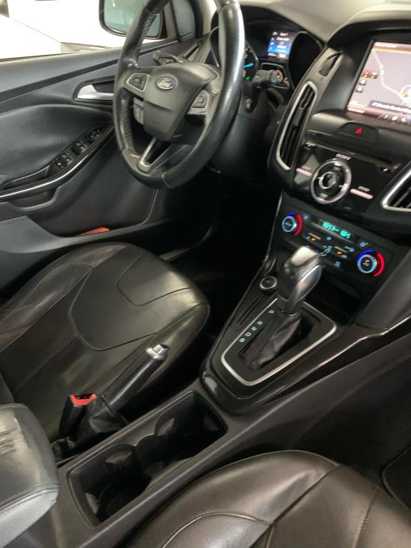 FORD Focus Hatch - Foto