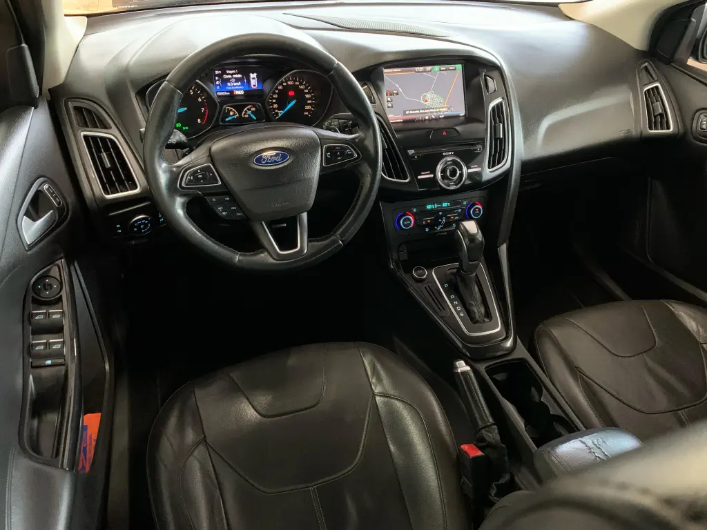 FORD Focus Hatch - Foto