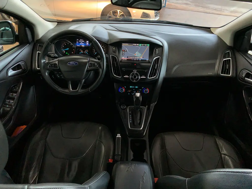 FORD Focus Hatch - Foto