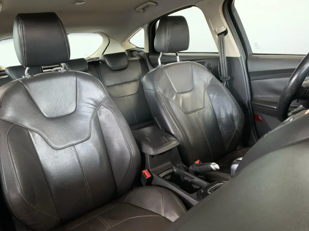 FORD Focus Hatch - Foto