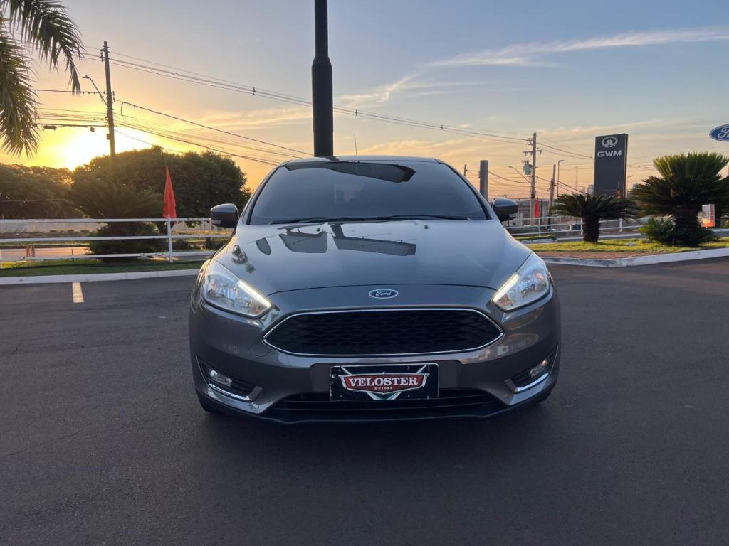 FORD Focus Hatch - Foto