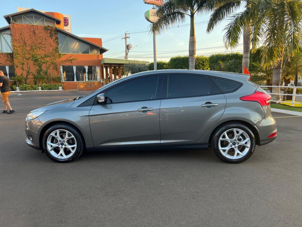 FORD Focus Hatch - Foto