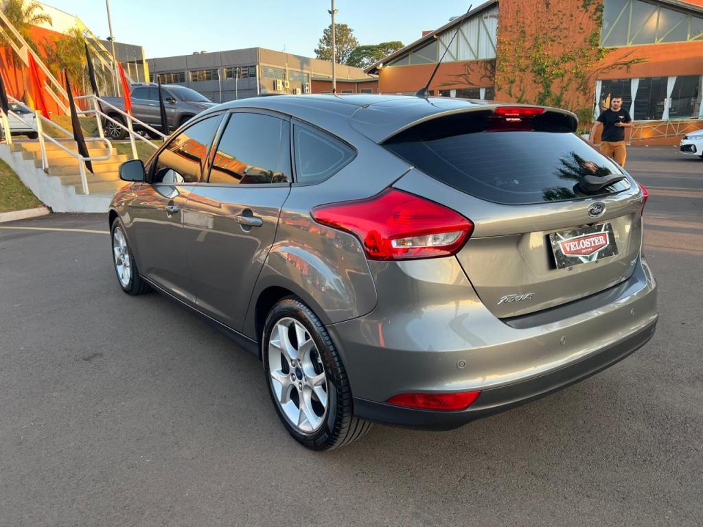 FORD Focus Hatch - Foto