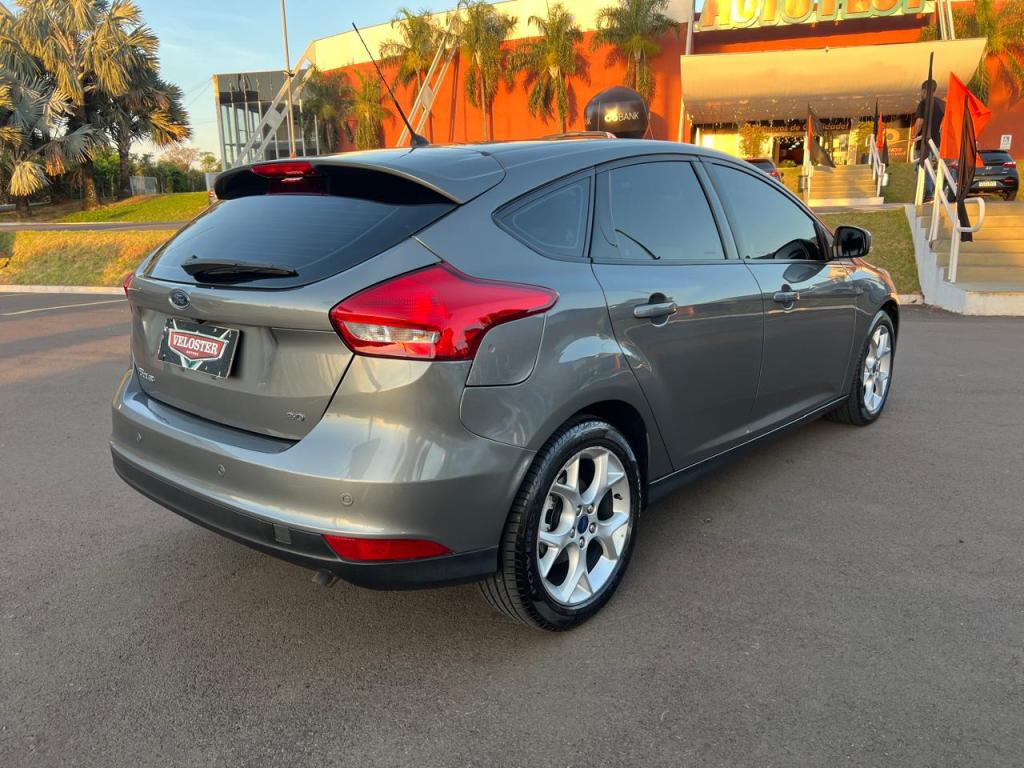 FORD Focus Hatch - Foto