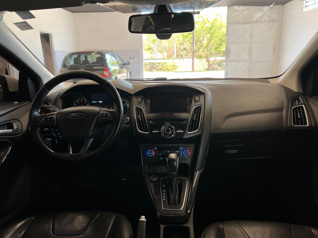 FORD Focus Hatch - Foto