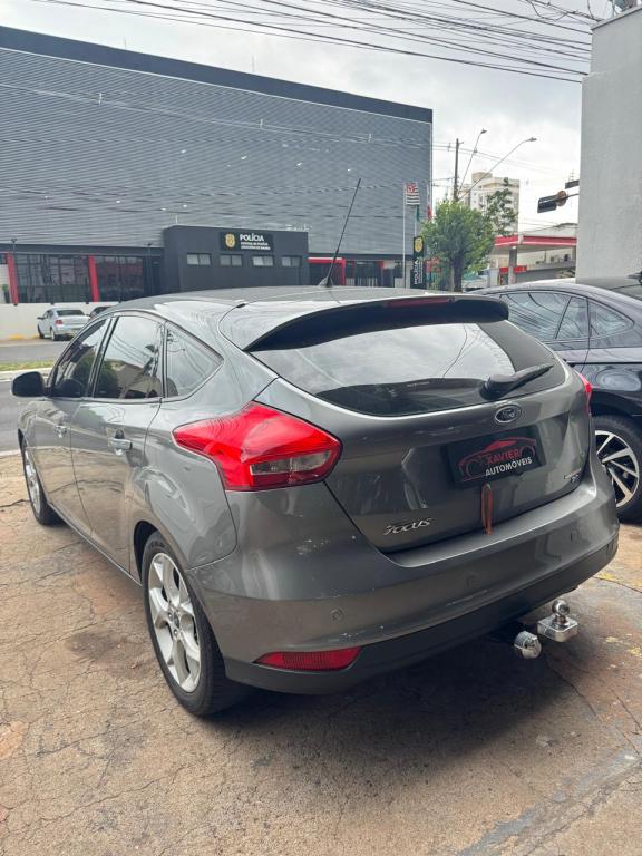 FORD Focus Hatch - Foto