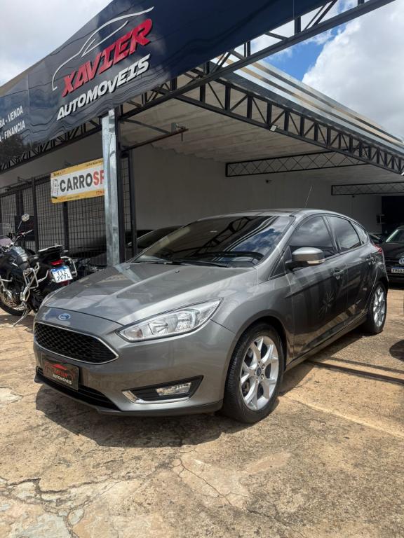 FORD Focus Hatch - Foto