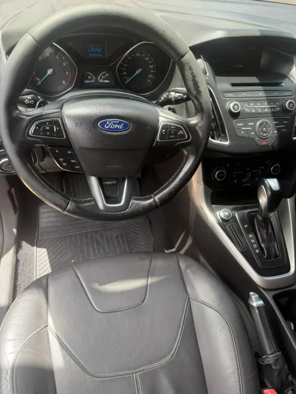 FORD Focus Hatch - Foto