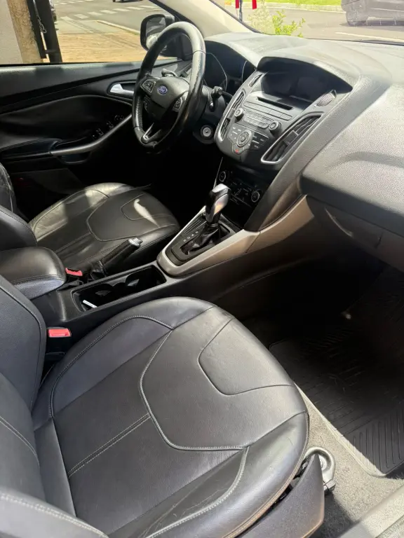 FORD Focus Hatch - Foto