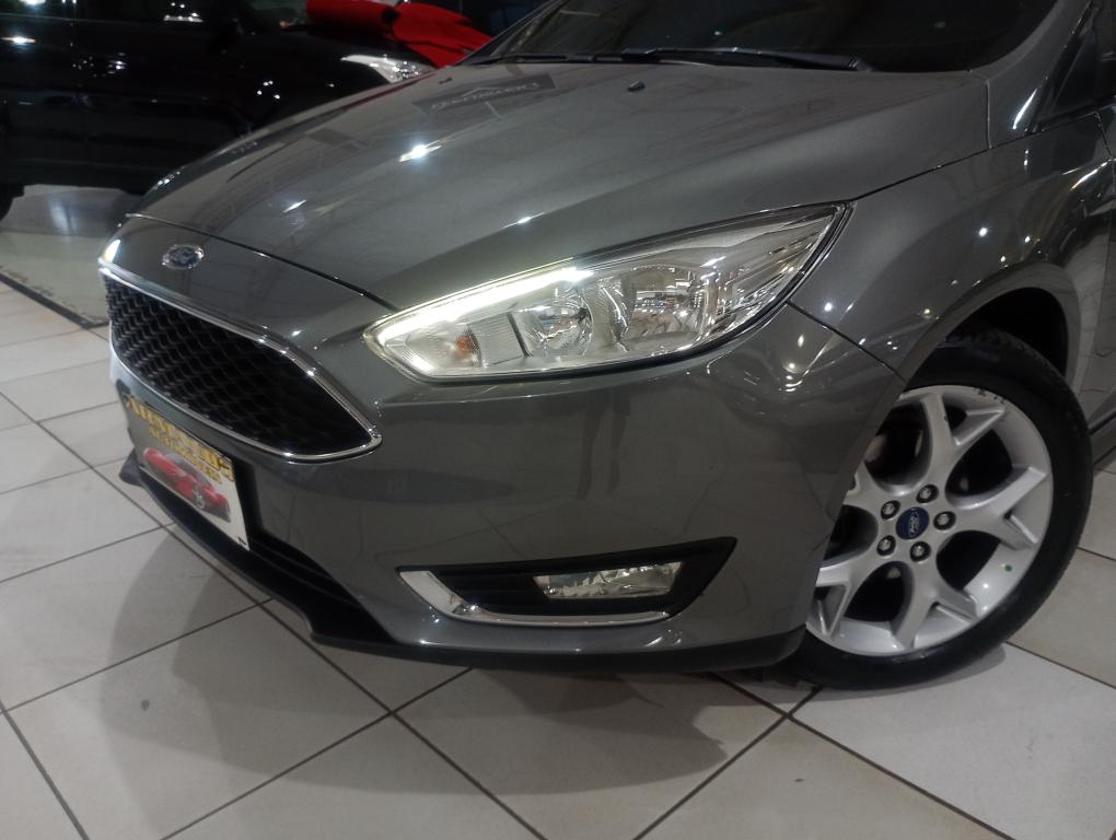FORD Focus Hatch - Foto