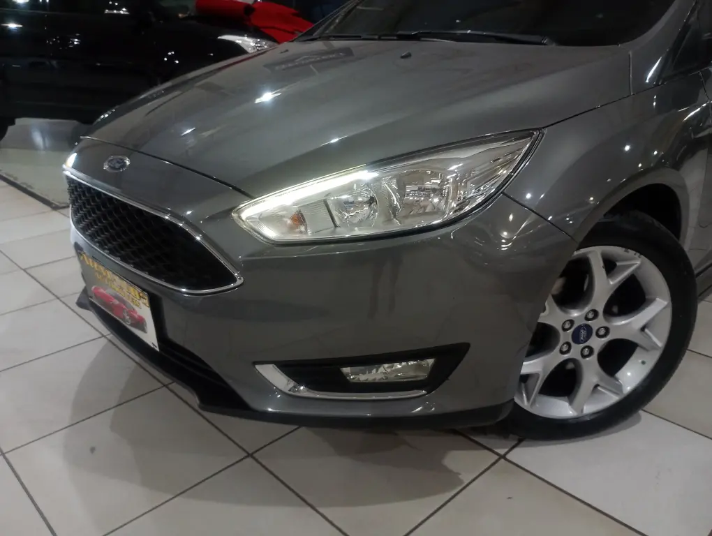 FORD Focus Hatch - Foto
