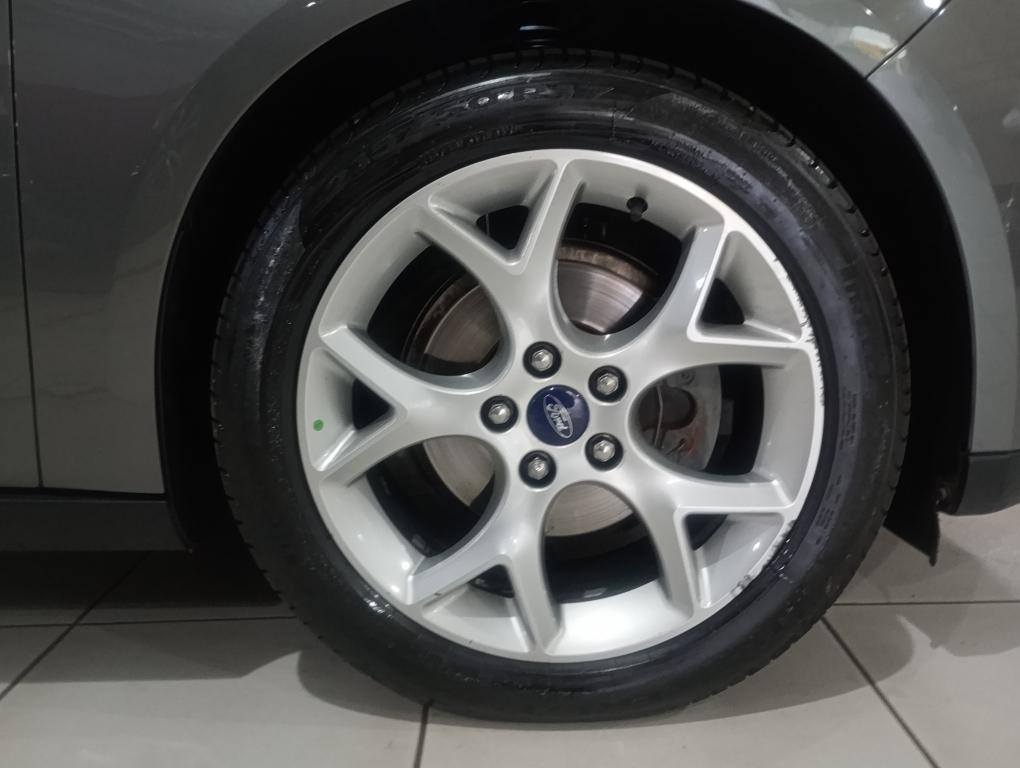 FORD Focus Hatch - Foto