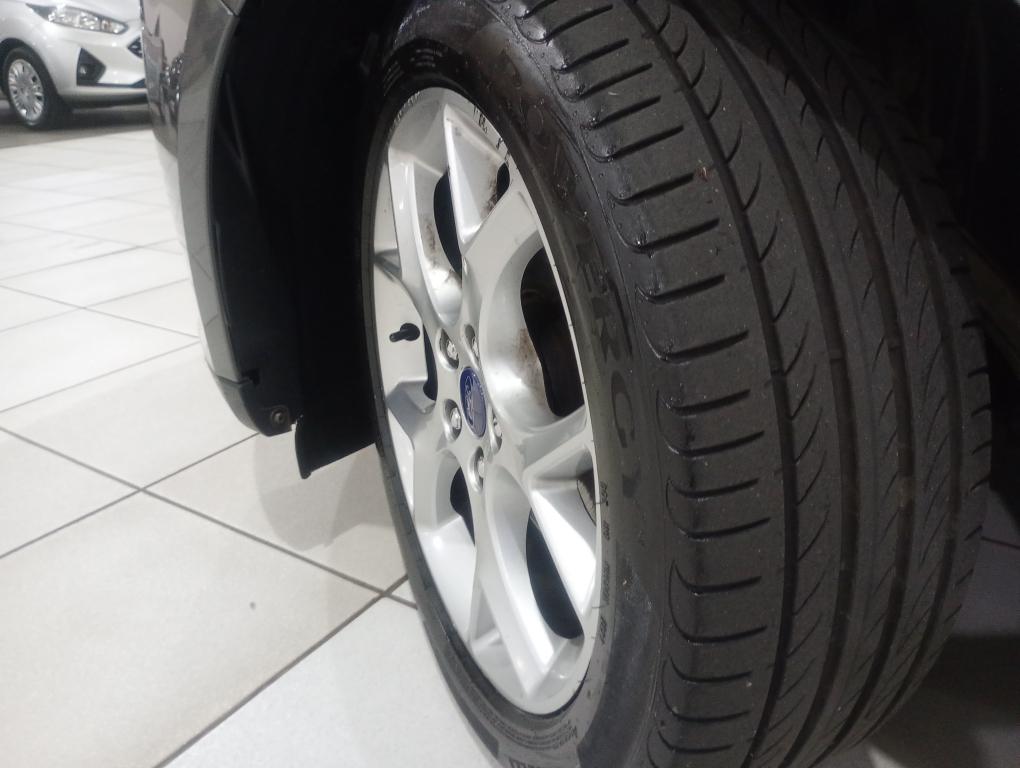 FORD Focus Hatch - Foto