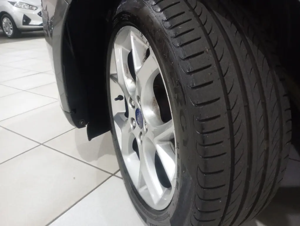 FORD Focus Hatch - Foto