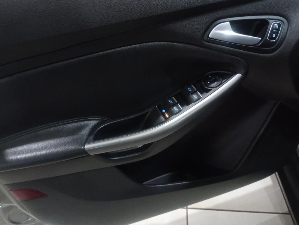 FORD Focus Hatch - Foto