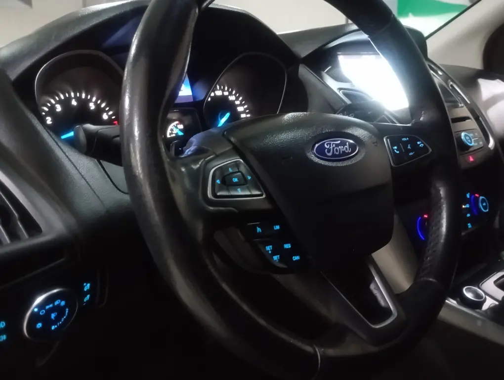 FORD Focus Hatch - Foto