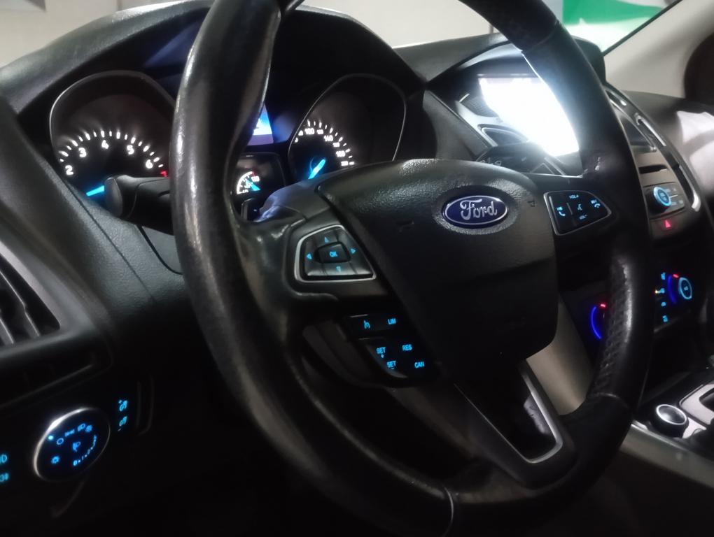 FORD Focus Hatch - Foto