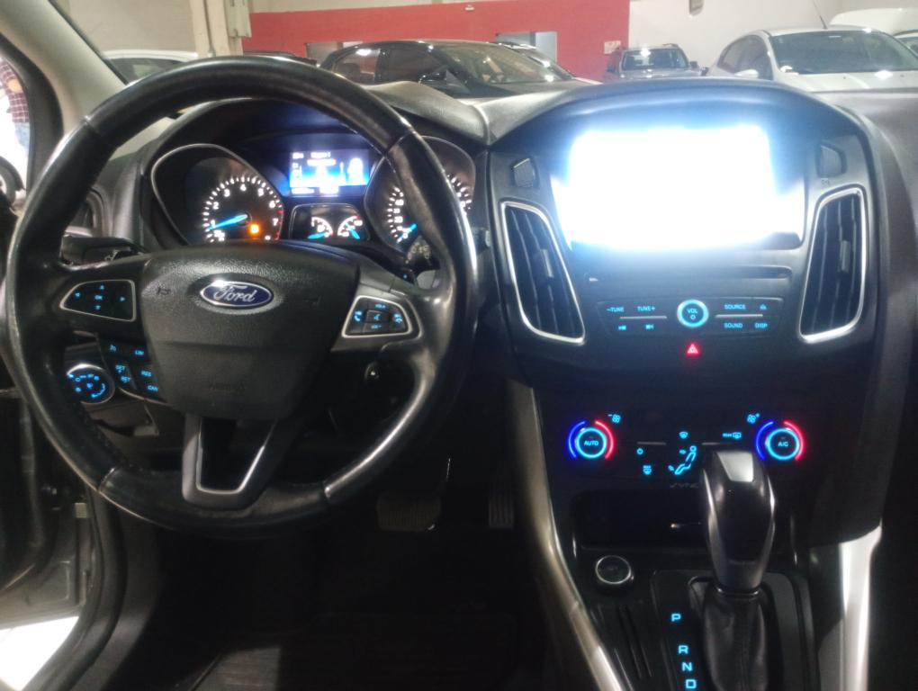 FORD Focus Hatch - Foto