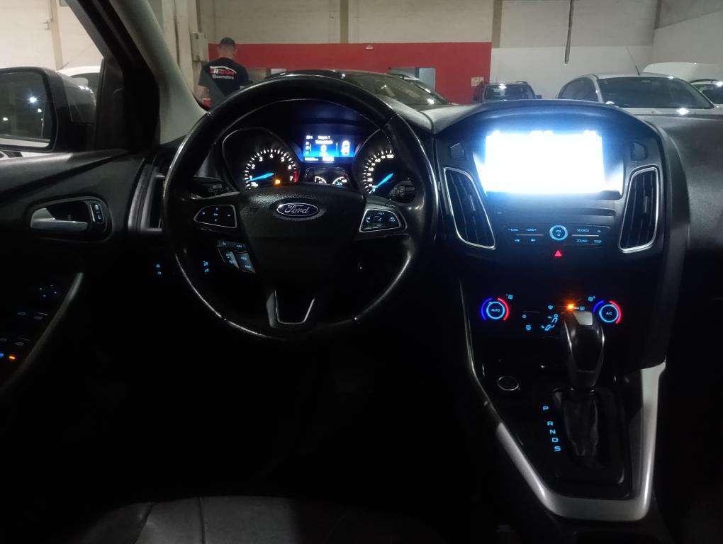 FORD Focus Hatch - Foto