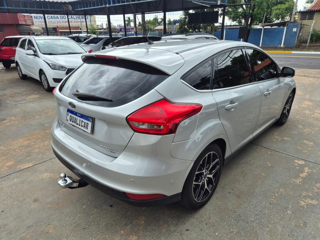 FORD Focus Hatch - Foto
