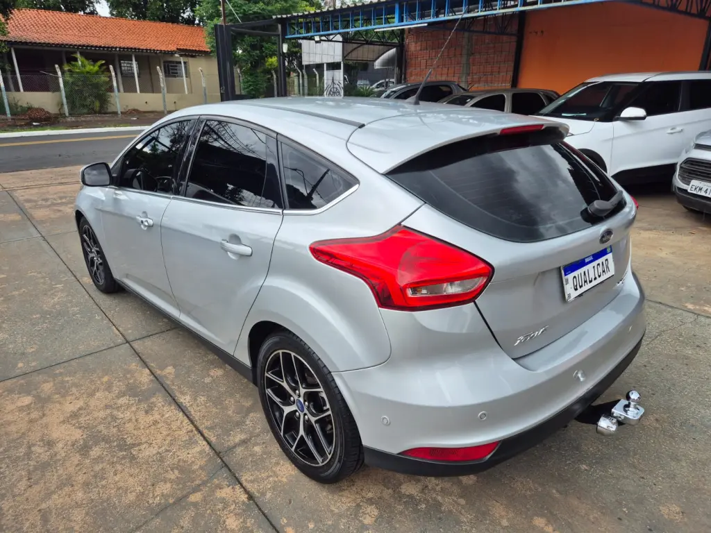 FORD Focus Hatch - Foto