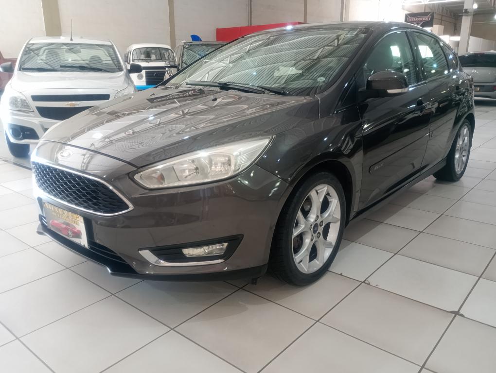FORD Focus Hatch - Foto