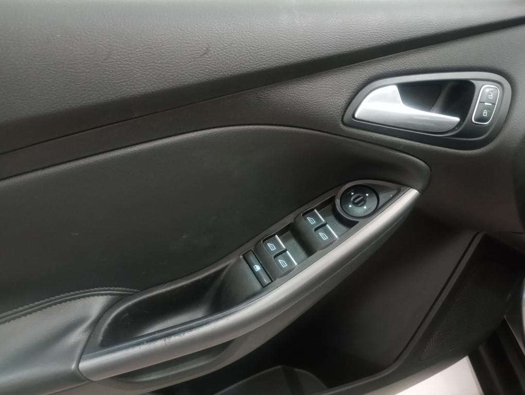 FORD Focus Hatch - Foto
