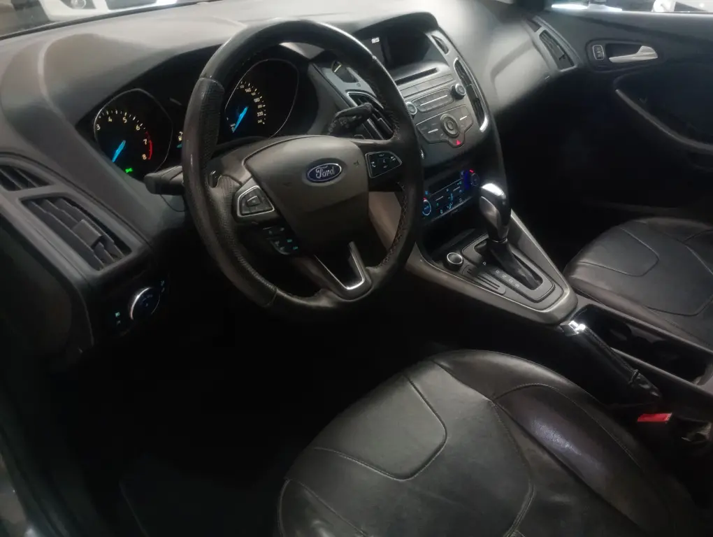 FORD Focus Hatch - Foto