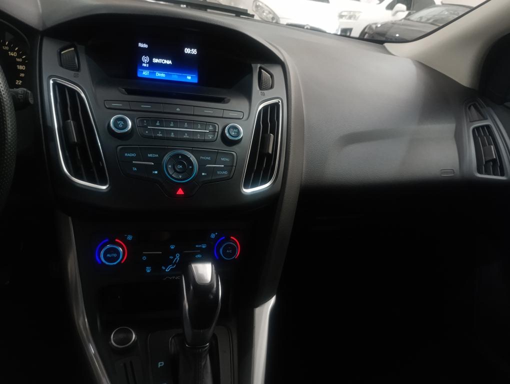 FORD Focus Hatch - Foto