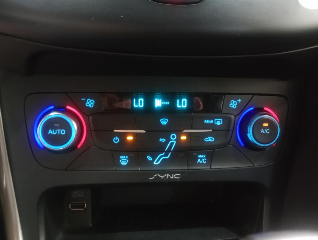 FORD Focus Hatch - Foto